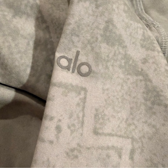 ALO Yoga Light Green Women's Leggings - Picture 4 of 6